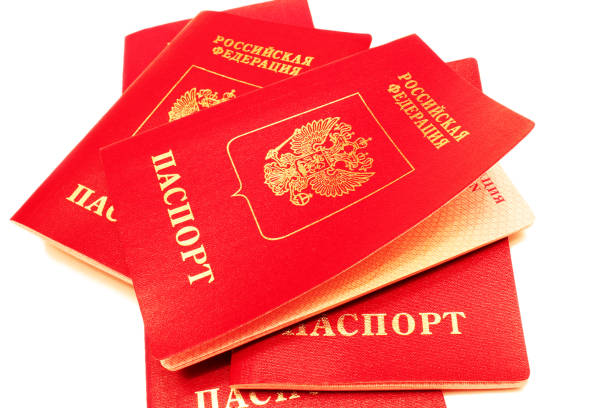 pasaportes extranjeros rusos - passport blank book cover empty fotografías e imágenes de stock