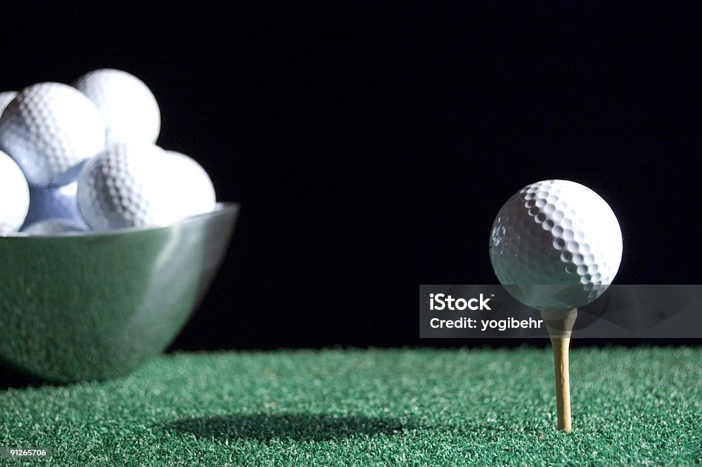 Bola de Golfe e Tee com Tigela - Royalty-free Artificial Foto de stock