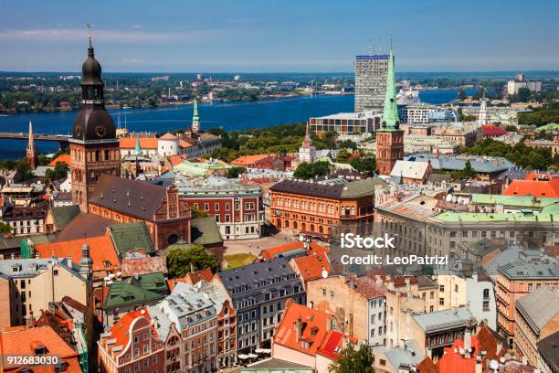 Foto de Vista De Riga Cidade Velha De Cima e mais fotos de stock de Letônia - Letônia, Cidade Velha, Riga