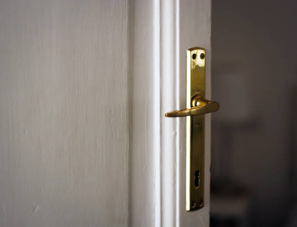 istock ncient handle of a door painted in white 912687662