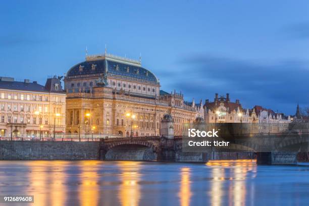 Prager Nationaltheater Im Morgengrauen Stockfoto und mehr Bilder von Prag - Prag, Alt, Architektur