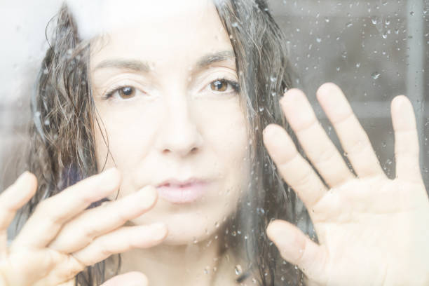 istock Women in the shower 912719906