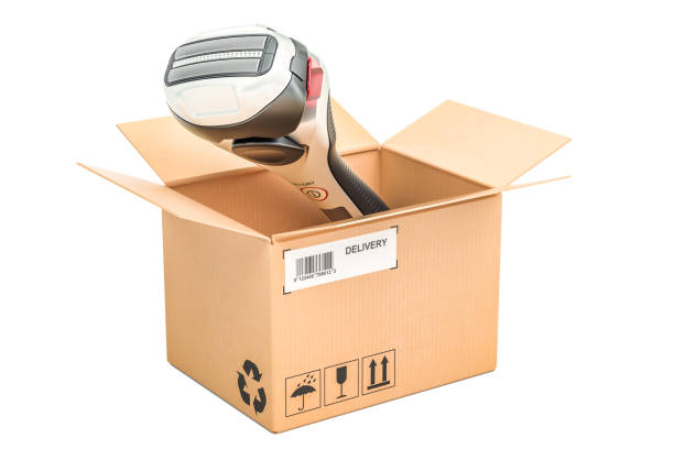 istock Electric shaver inside parcel, delivery concept. 3D rendering isolated on white background 912723934