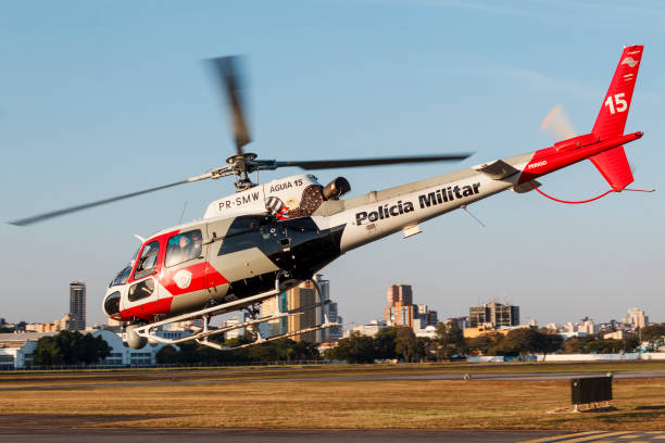 helicóptero de la policía militar de sao paulo en el aeropuerto campo de marte en sao paulo, brasil - 2016 - air vehicle airport fire department accident fotografías e imágenes de stock