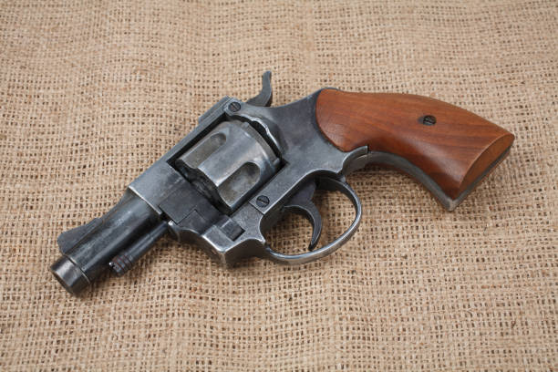 istock Revolver on the canvas background 912733998