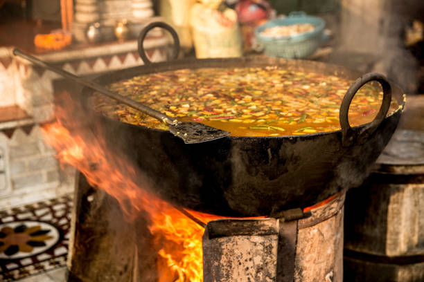 istock Cooking Paella on street 912745706