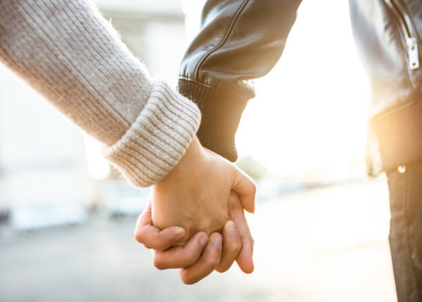 istock couple holding hands at arch du triomphe 912748490