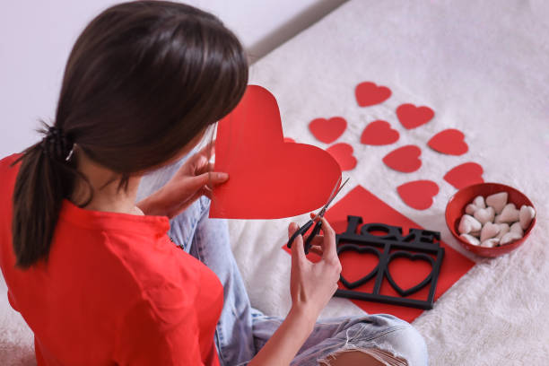 istock Girl in love 912802860