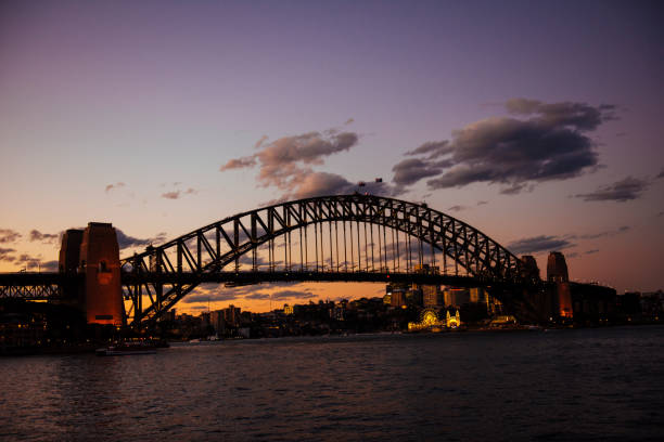 istock Sydney harbor bridge at dusk 912816358