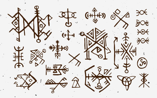 futhark norse lochen und wikinger-runen-set. geisterhand zeichnen sie symbole als gescriptete talismane. vektor-set von uralten runen von island. galdrastafir, mystische zeichen der frühen norden magie. ethnische nordische wikinger tattoo-design. - boat horn stock-grafiken, -clipart, -cartoons und -symbole