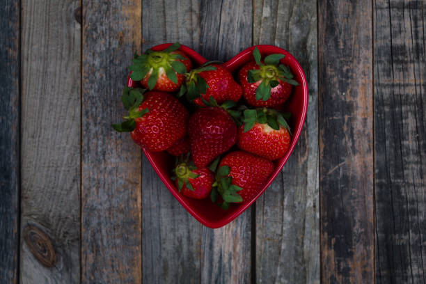 istock Strawberry bowl 912826688