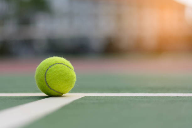 istock Tennis ball on tennis courts background 912833510