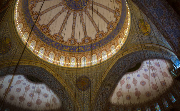 istock Inside the islamic Blue mosque in Istanbul, Turkey 912833914