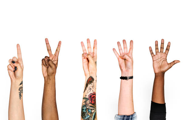 mãos de diversidade com sinal numérico - hand raised arms raised multi ethnic group human hand - fotografias e filmes do acervo