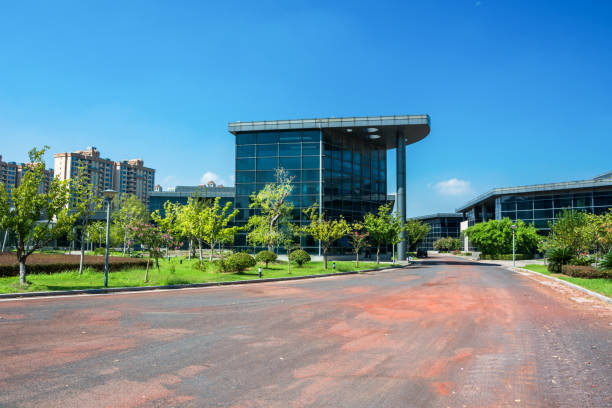 istock Modern office building with traffic in motion blur 912845668