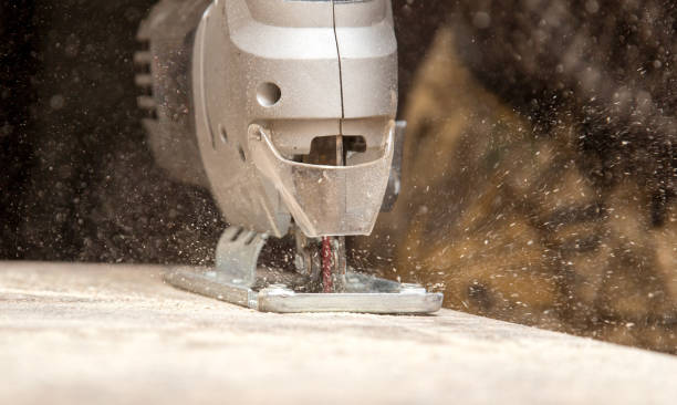 istock Master cuts wood with a jig saw 912863708