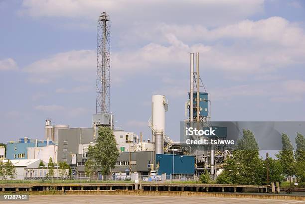오염시킨다 메트로폴리스 침리 At 화학분야 공장 0명에 대한 스톡 사진 및 기타 이미지 - 0명, 공장-산업 건물, 굴뚝