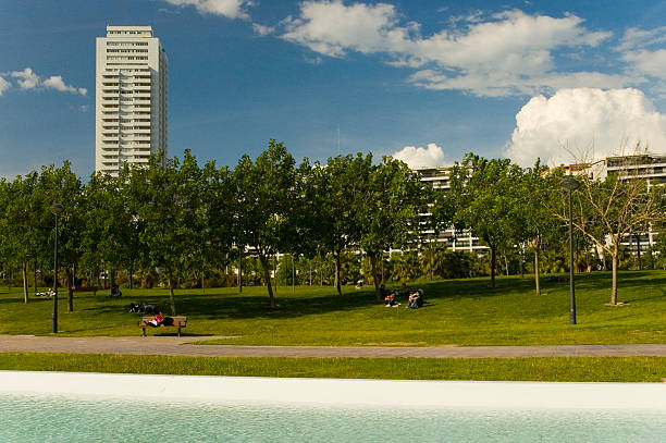 istock Citypark with pool of water 91289328