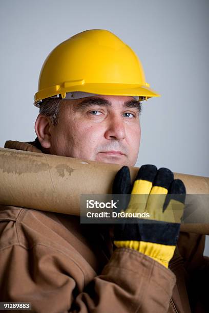 Trabalhador Da Construção Civil - Fotografias de stock e mais imagens de Adulto - Adulto, Ampliação da Casa, Capacete