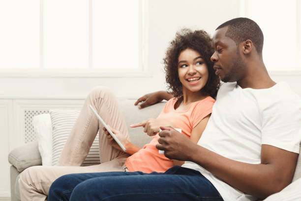 istock Balck couple making order at food delivery web site, online order 912907092