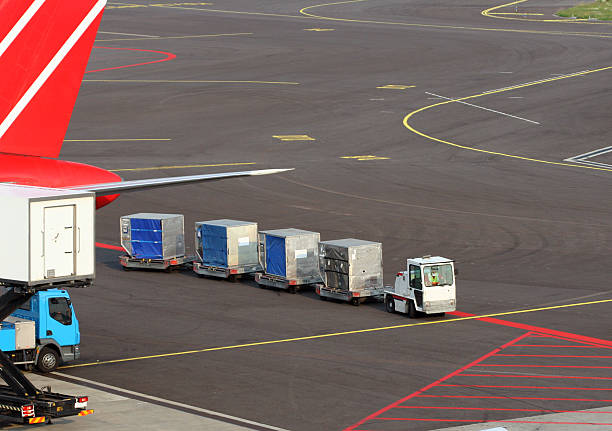 carros de combate - luggage cart imagens e fotografias de stock