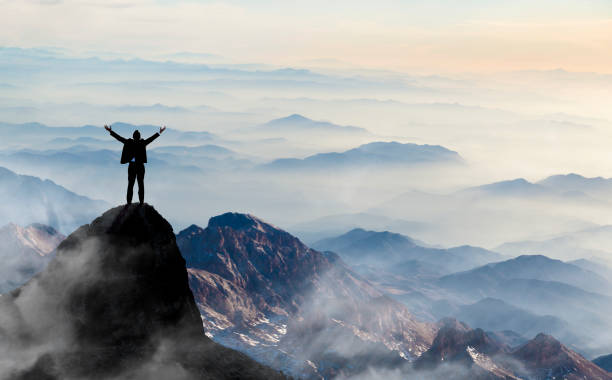 success - arms outstretched fotos imagens e fotografias de stock