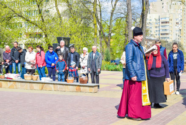 nabożeństwo wielkanocne. - cleric traditional culture spirituality religion zdjęcia i obrazy z banku zdjęć