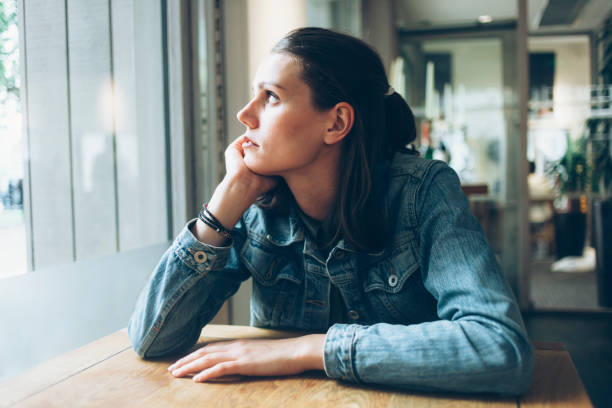 istock Woman in a restaurant 912935818