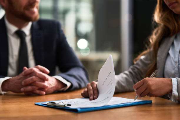 hashing de los términos y condiciones del contrato - document strategy insurance business fotografías e imágenes de stock