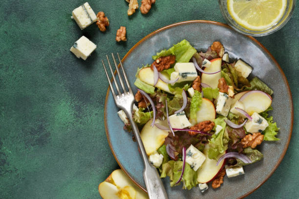 vegetarian salad with blue cheese, apples and walnuts with mustard sauce. - salad food and drink food lettuce imagens e fotografias de stock