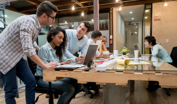 istock Group of people working online at a creative office 912996614
