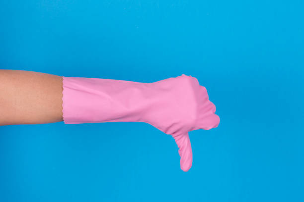 istock Dishwashing gloves with showing thumbs down 913000544