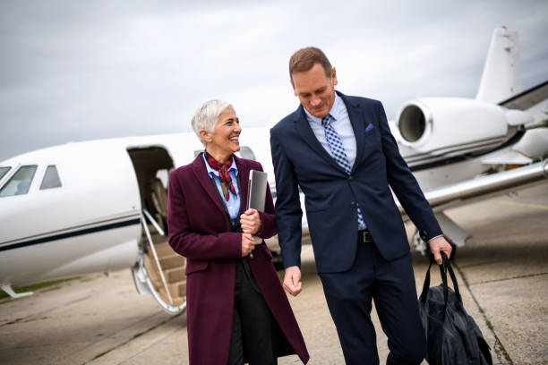 istock Couple at the airport 913001402