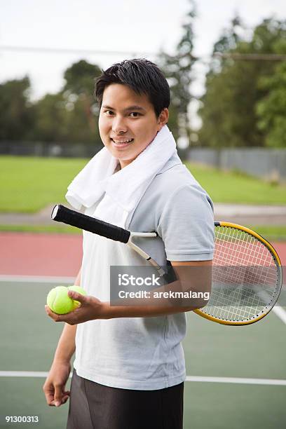 Young Asian Jugador De Tenis Foto de stock y más banco de imágenes de 20 a 29 años - 20 a 29 años, Actividades recreativas, Adulto