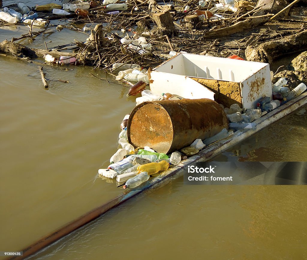 Inquinamento dell'acqua - Foto stock royalty-free di Fiume