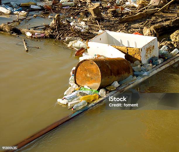 Poluição De Água - Fotografias de stock e mais imagens de Frigorífico - Frigorífico, Rio, Amontoar