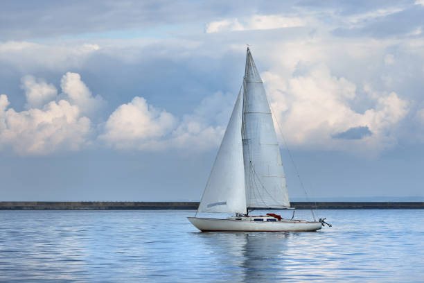 istock Small white sail yacht sailing in blue sea 913005596