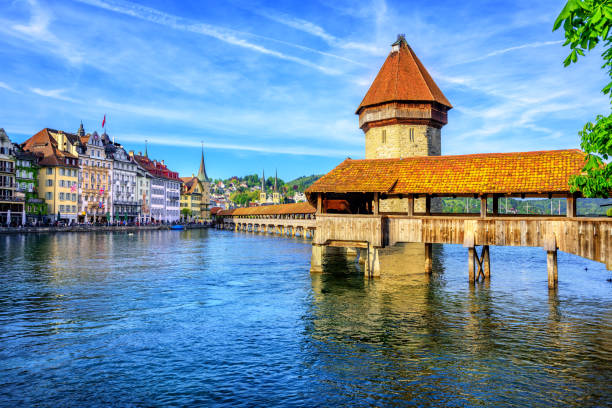 istock Chapel Bridge in Lucerne Old Town, Switzerland 913009530