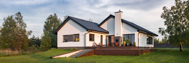 istock Family house with patio 913010284