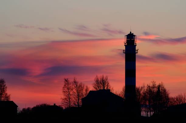 istock lighthouse in the sea at the colorful sunset 913010758