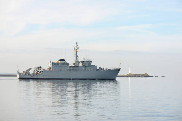 istock Warship on the sea 913017204
