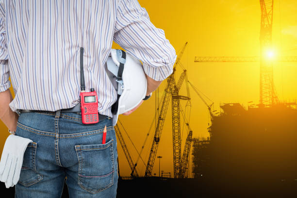 istock Platform oil rig fabrication site and silhouette of construction activities 913029004