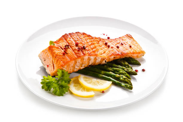 istock Fish dish - grilled salmon and asparagus 913034108