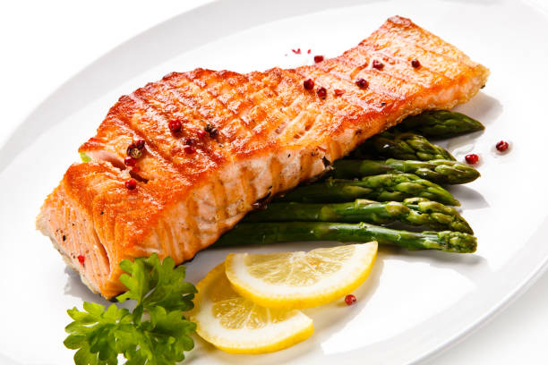istock Fish dish - grilled salmon and asparagus 913034368