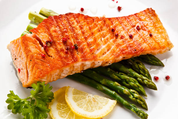 istock Fish dish - grilled salmon and asparagus 913034596