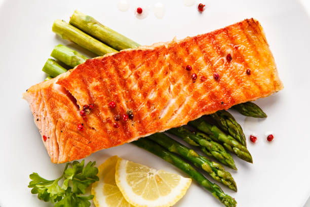 istock Fish dish - grilled salmon and asparagus 913035052