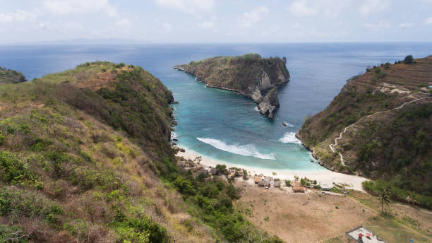 istock Tropical beautiful beach. Nusa Penida 913054370