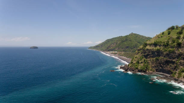 istock Seascape Cliffs, sea and waves at Bali, Indonesia 913054854