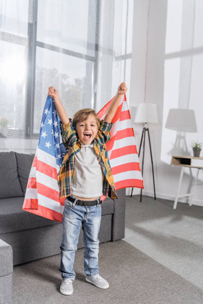 istock little boy with usa flag 913055916