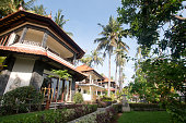tropische-landschaft-mit-palmen-hotel.jp
